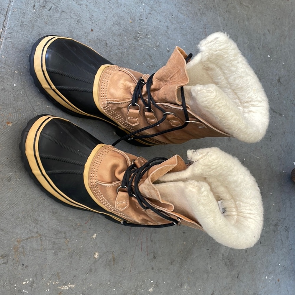 Sorel Caribou size 11